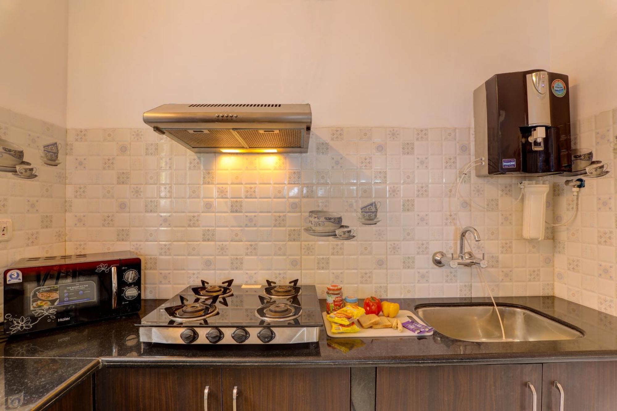 Jaqk Holidays - 9Bhk Villa For Big Groups, Private Pool-Wifi-Cartaker-Parking, North Goa Baga Bagian luar foto